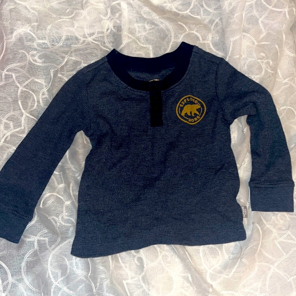 Long sleeve shirt for Toddlers. 2T